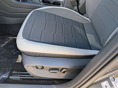 New 2026 Volkswagen Taos SE image 20