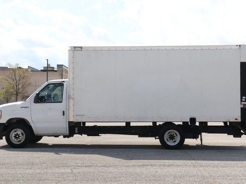 Used 2024 Ford E-350 and Econoline 350 Super Duty RWD image 5