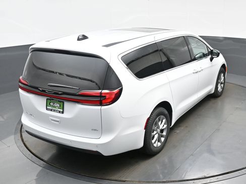 New 2027 Chrysler Pacifica Select AWD/4WD image 23