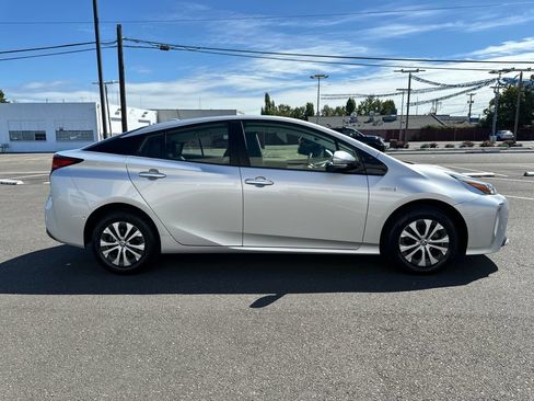 Used 2020 Toyota Prius XLE AWD/4WD image 7