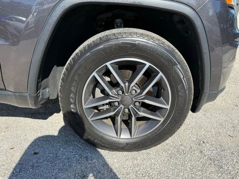 Used 2019 Jeep Grand Cherokee Laredo w/ Laredo X Package image 24