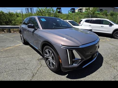 Used 2025 Cadillac Lyriq Luxury AWD/4WD image 2
