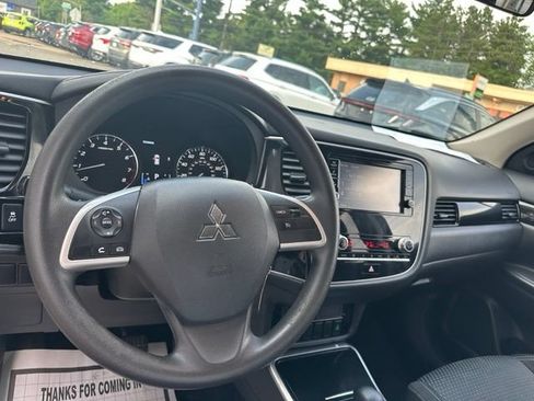 Used 2020 Mitsubishi Outlander SE AWD/4WD image 19