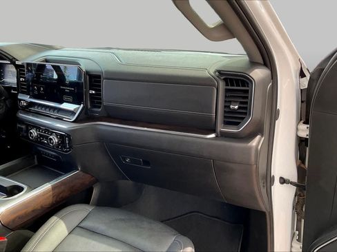 Used 2024 GMC Sierra 3500 SLT w/ SLT Premium Package AWD/4WD image 16