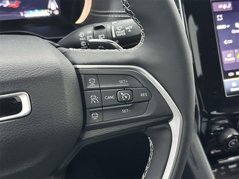 Used 2024 Jeep Grand Cherokee Altitude image 22
