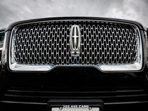 Used 2018 Lincoln Navigator L Reserve w/ Technology Package AWD/4WD image 10