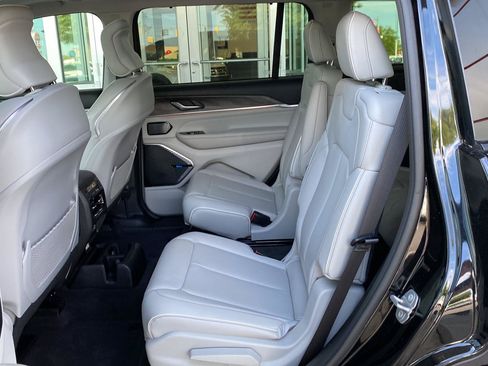 Used 2021 Jeep Grand Cherokee L Overland w/ Luxury Tech Group IV AWD/4WD image 21