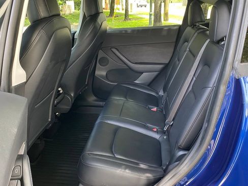 Used 2021 Tesla Model Y Long Range AWD/4WD image 19