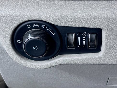 Used 2022 Chrysler Pacifica Touring-L FWD image 10
