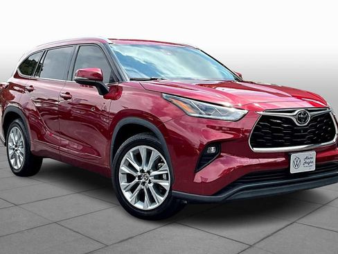 Used 2022 Toyota Highlander Limited image 2