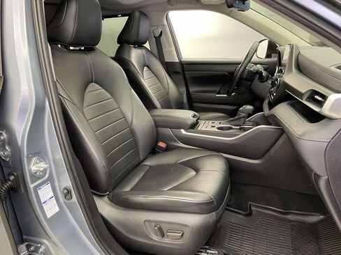 Used 2020 Toyota Highlander XLE image 24