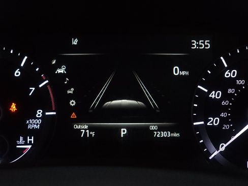 Used 2020 Toyota Highlander XLE AWD/4WD image 30