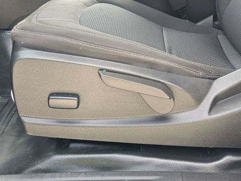Used 2022 Chevrolet Colorado LT w/ Fleet Safety Package AWD/4WD image 14