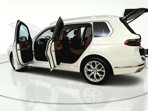 Used 2023 BMW X7 xDrive40i AWD/4WD image 12