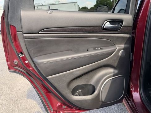 Used 2019 Jeep Grand Cherokee High Altitude RWD image 16