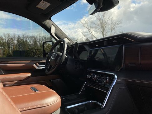 Used 2025 GMC Sierra 3500 Denali Ultimate image 6