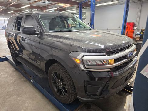 Used 2024 Ford Expedition XLT image 5