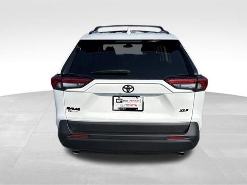 Used 2023 Toyota RAV4 XLE w/ Convenience Package FWD image 4