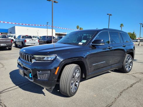 Used 2023 Jeep Grand Cherokee Overland w/ Advanced Protech Group III AWD/4WD image 9