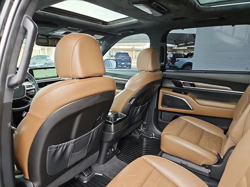 Used 2022 Kia Telluride SX w/ SX Prestige Package image 7