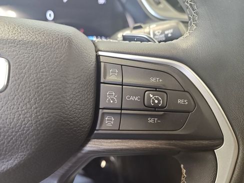 Used 2023 Jeep Grand Cherokee Limited w/ Luxury Tech Group II AWD/4WD image 25