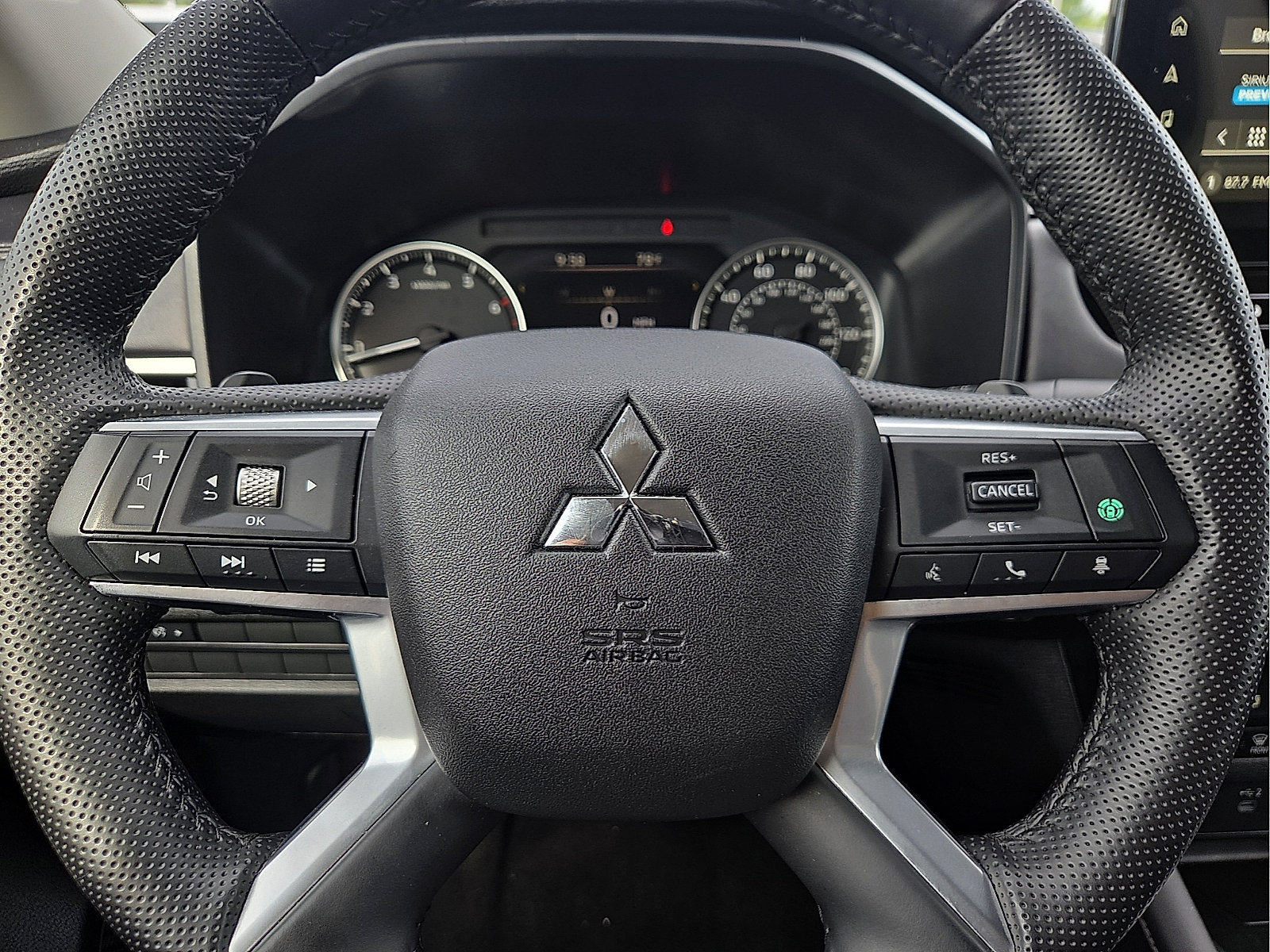 Used 2025 Mitsubishi Outlander SE AWD/4WD image 24