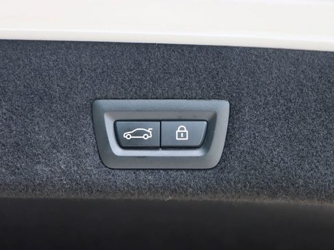Used 2017 BMW 750i xDrive AWD/4WD image 25