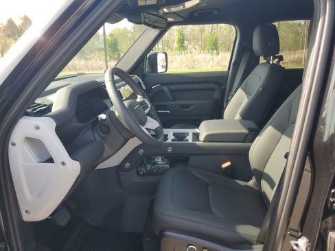 New 2026 Land Rover Defender 130 X-Dynamic SE AWD/4WD image 11