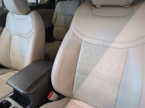 Used 2023 Ford Explorer Platinum w/ Technology Package image 16