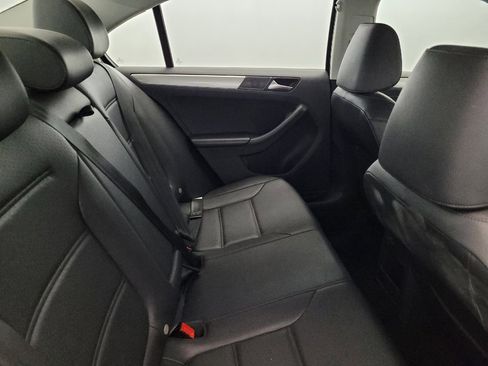 Used 2017 Volkswagen Jetta SE FWD image 19