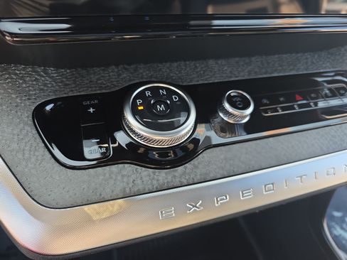 Used 2025 Ford Expedition Tremor AWD/4WD image 26
