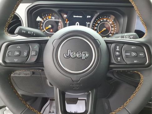 Used 2024 Jeep Gladiator Sport image 14