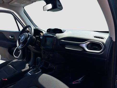 Used 2021 Jeep Renegade Latitude w/ Sun & Sound Group FWD image 5