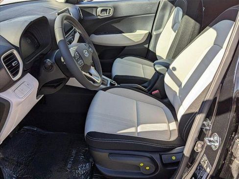 New 2025 Hyundai Venue SEL image 4