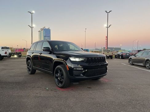 New 2025 Jeep Grand Cherokee Limited w/ Black Appearance Package image 9