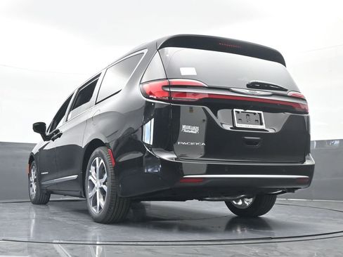 New 2026 Chrysler Pacifica Pinnacle image 59