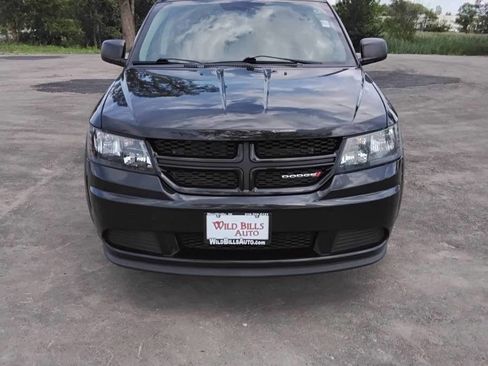 Used 2017 Dodge Journey SE w/ Flexible Seating Group image 3