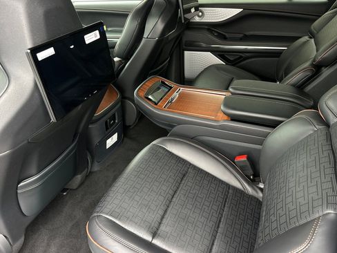 New 2026 Lincoln Navigator L Black Label AWD/4WD image 11