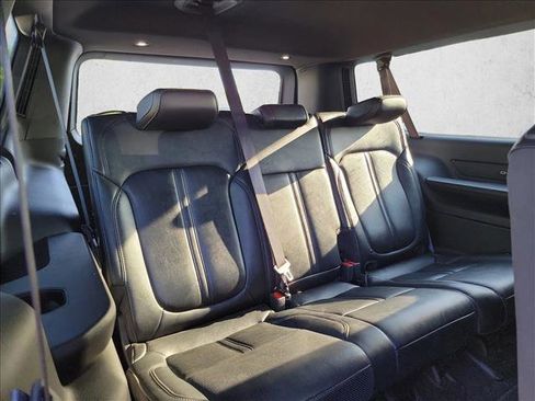 Used 2024 Jeep Wagoneer L Series II w/ Flexible Seating Group RWD image 16