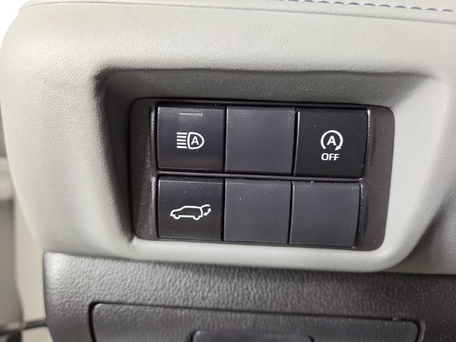 Used 2024 Toyota Highlander XLE AWD/4WD image 31