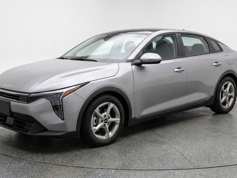 Used 2025 Kia K4 LXS image 3