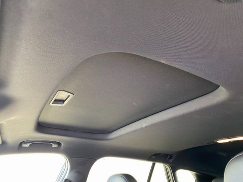 Used 2024 Chevrolet Trax RS w/ Sunroof Package image 16