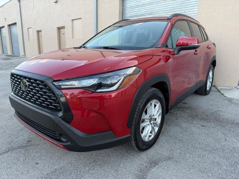 Used 2024 Toyota Corolla Cross LE image 3