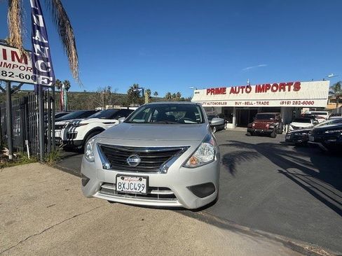 Used 2019 Nissan Versa SV image 2
