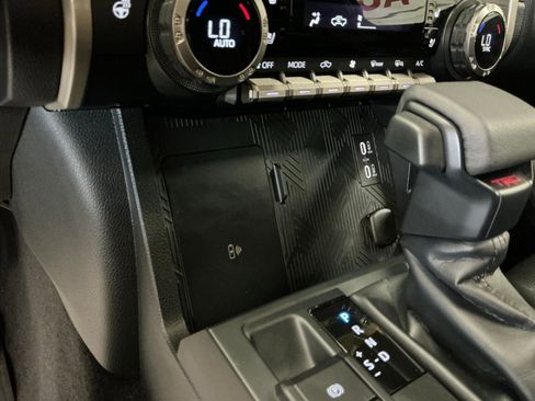 Used 2025 Toyota Tacoma TRD Off-Road w/ TRD Off Road Premium Package image 26