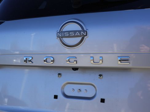 Used 2022 Nissan Rogue SL image 17