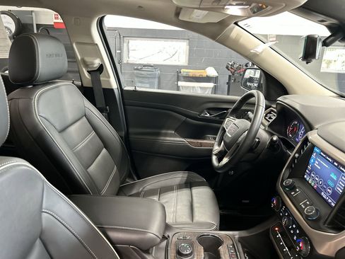Used 2023 GMC Acadia Denali w/ Denali Ultimate Package AWD/4WD image 9