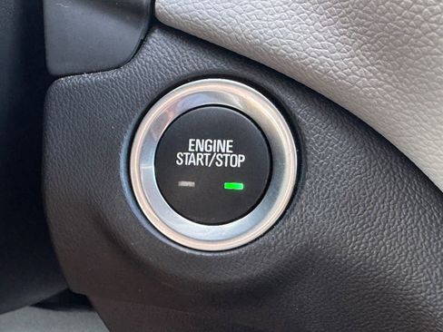 Used 2023 Chevrolet Equinox LT w/ Driver Convenience Package image 17