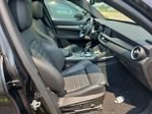 Used 2023 Alfa Romeo Stelvio Veloce AWD/4WD image 18