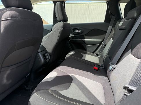 Used 2014 Jeep Cherokee Latitude w/ Comfort/Convenience Group AWD/4WD image 10